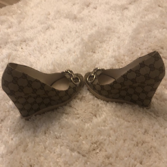 Gorgeous authentic Gucci Wedges - Picture 3 of 6